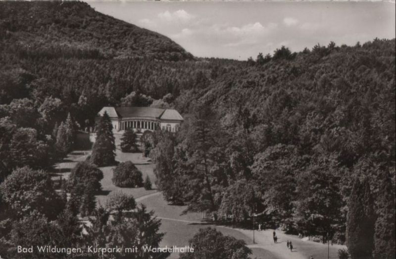 Ansichtskarte Bad Wildungen - Kurpark mit Wandelhalle - 1964 aus der Kategorie Bad Wildungen