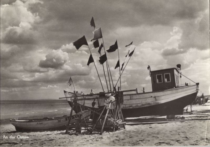 Ansichtskarte Ostsee - Boot am Strand aus der Kategorie Ostsee